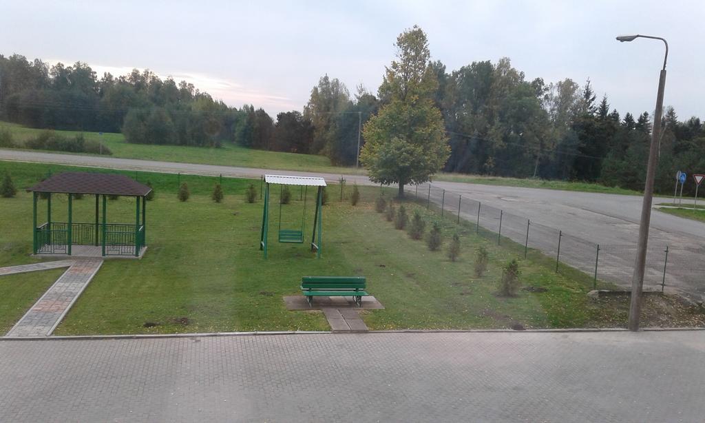 Viesu Maja Ezerkalns Hotel Krāslava Exterior foto