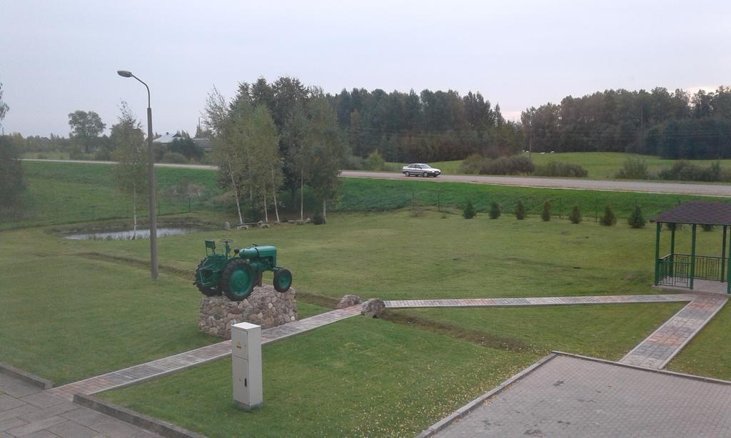 Viesu Maja Ezerkalns Hotel Krāslava Exterior foto